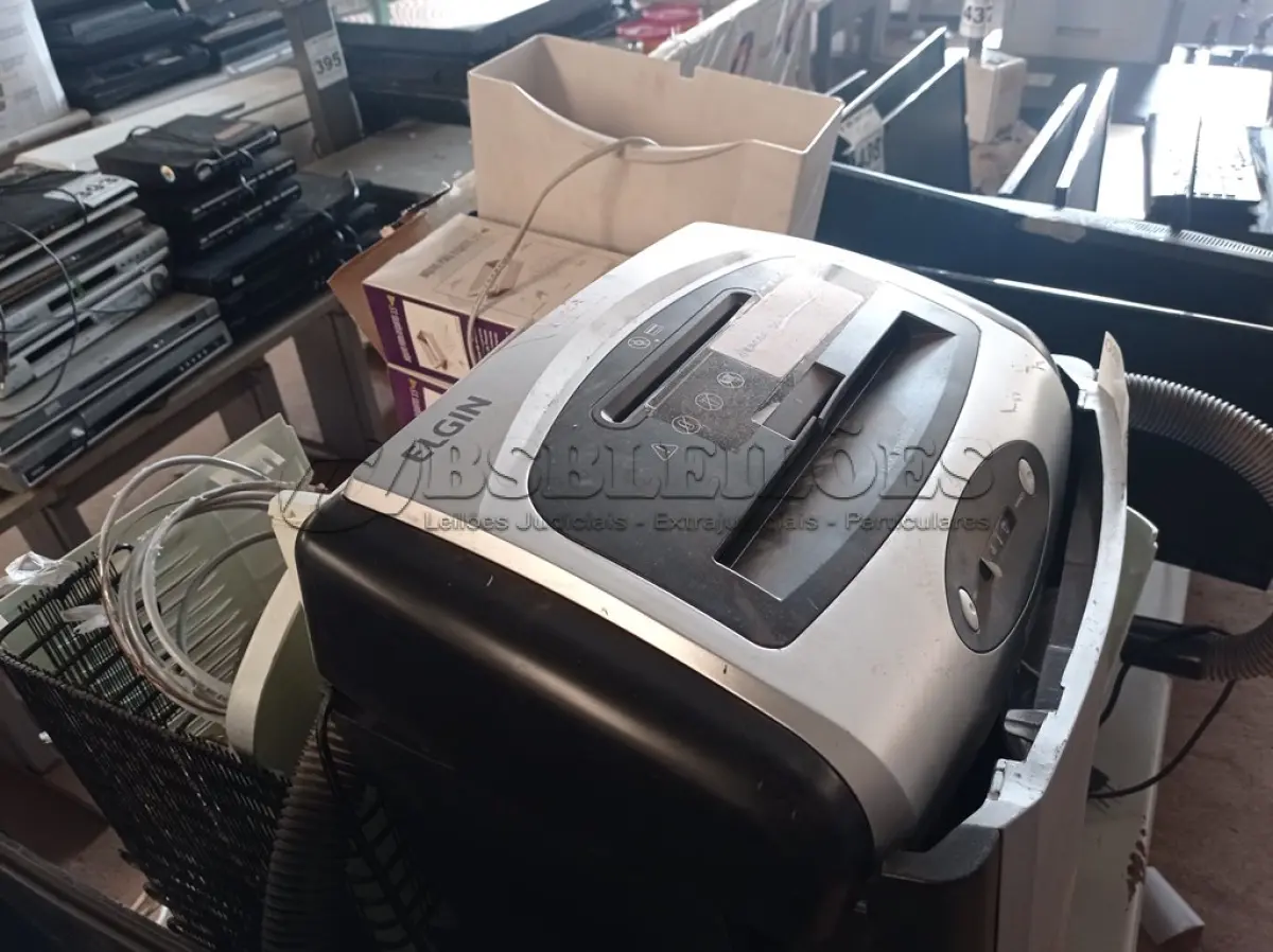 LOTE 439 - 01 LOTE COM MATERIAIS DIVERSOS. (NO ESTADO) ATENÇÃO! FAZER A VISITAÇÃO ANTES DE ARREMATAR, NÃO SABEMOS SE FUNCIONA. LEILÃO NÃO TEM GARANTIA E NEM DEVOLUÇÃO, SUJEITO A POSSÍVEIS AVARIAS VISÍVEIS/OCULTAS E/OU AUSÊNCIA DE COMPONENTES.