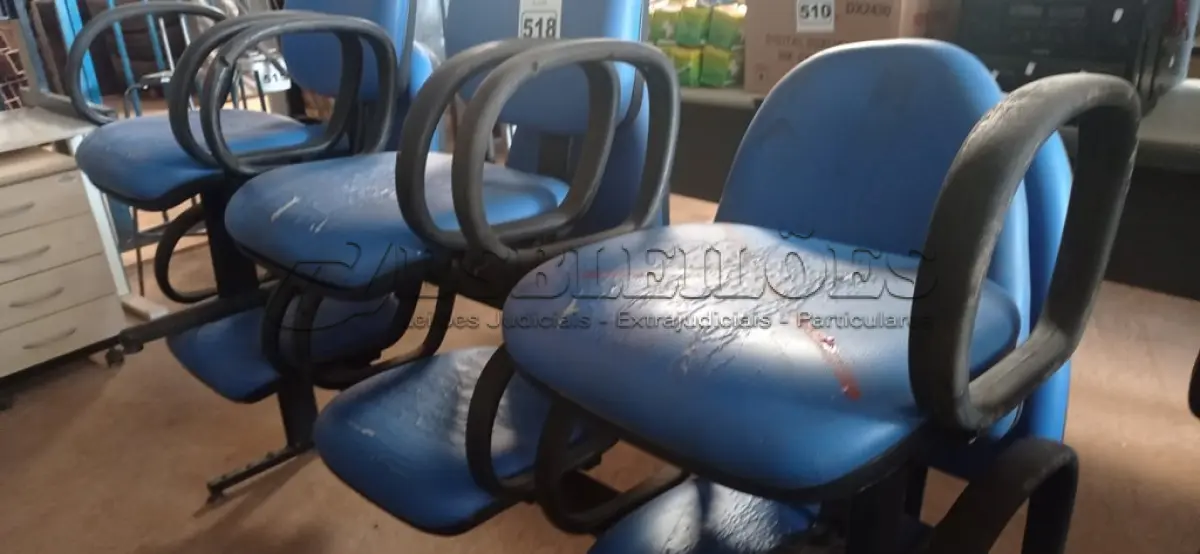 LOTE 518 - 02 LONGARINAS DE 03 LUGARES COM AVARIAS. (NO ESTADO) ATENÇÃO! FAZER A VISITAÇÃO ANTES DE ARREMATAR, NÃO SABEMOS SE FUNCIONA. LEILÃO NÃO TEM GARANTIA E NEM DEVOLUÇÃO, SUJEITO A POSSÍVEIS AVARIAS VISÍVEIS/OCULTAS E/OU AUSÊNCIA DE COMPONENTES.