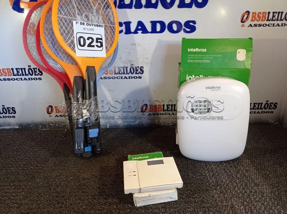 LOTE 025 - 01 CENTRAL, 01 TECLADO DE ALARME E 05 RAQUETES MATA MOSQUITO. (NO ESTADO) ATENÇÃO! FAZER A VISITAÇÃO ANTES DE ARREMATAR, NÃO SABEMOS SE FUNCIONA. LEILÃO NÃO TEM GARANTIA E NEM DEVOLUÇÃO, SUJEITO A POSSÍVEIS AVARIAS VISÍVEIS/OCULTAS E/OU AUSÊNCIA DE COMPONENTES.
