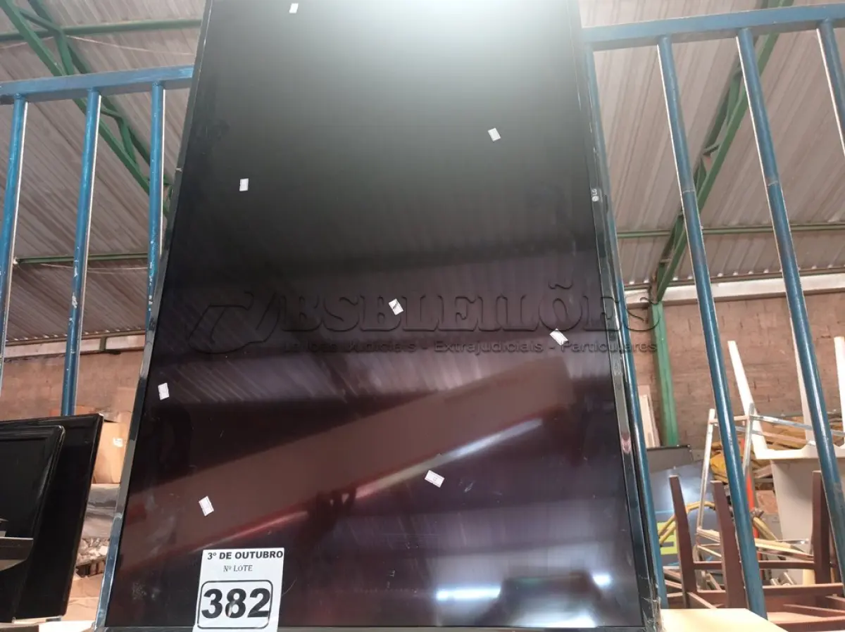 LOTE 382 - 01 TV LG 49” POL PARA RETIRADA DE PEÇAS. (NO ESTADO) ATENÇÃO! FAZER A VISITAÇÃO ANTES DE ARREMATAR, NÃO SABEMOS SE FUNCIONA. LEILÃO NÃO TEM GARANTIA E NEM DEVOLUÇÃO, SUJEITO A POSSÍVEIS AVARIAS VISÍVEIS/OCULTAS E/OU AUSÊNCIA DE COMPONENTES.
