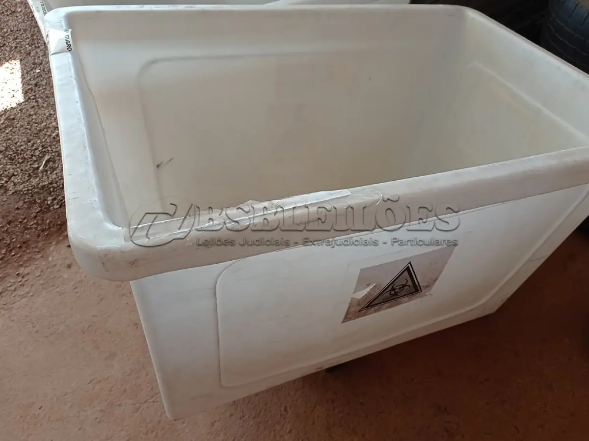 LOTE 625 - 01 CONTÊINER PARA TRANSPORTE DE CARGAS.  (NO ESTADO) ATENÇÃO! FAZER A VISITAÇÃO ANTES DE ARREMATAR, NÃO SABEMOS SE FUNCIONA. LEILÃO NÃO TEM GARANTIA E NEM DEVOLUÇÃO, SUJEITO A POSSÍVEIS AVARIAS VISÍVEIS/OCULTAS E/OU AUSÊNCIA DE COMPONENTES.