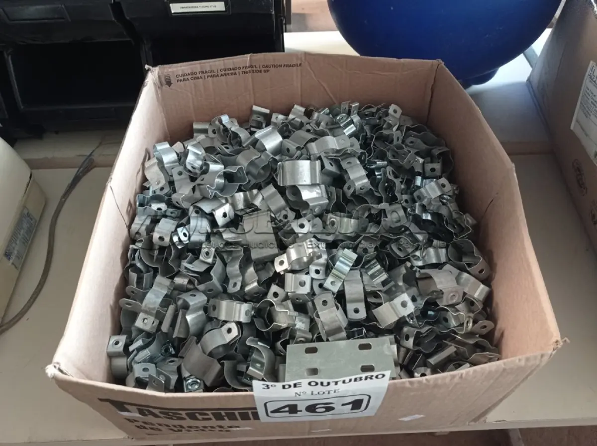 LOTE 461 - 01 LOTE COM GRANDE QUANTIDADE DE ABRAÇADEIRAS PARA TUBO GALVANIZADO. (NO ESTADO) ATENÇÃO! FAZER A VISITAÇÃO ANTES DE ARREMATAR, NÃO SABEMOS SE FUNCIONA. LEILÃO NÃO TEM GARANTIA E NEM DEVOLUÇÃO, SUJEITO A POSSÍVEIS AVARIAS VISÍVEIS/OCULTAS E/OU AUSÊNCIA DE COMPONENTES.