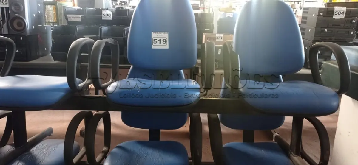 LOTE 519 - 02 LONGARINAS DE 03 LUGARES COM AVARIAS. (NO ESTADO) ATENÇÃO! FAZER A VISITAÇÃO ANTES DE ARREMATAR, NÃO SABEMOS SE FUNCIONA. LEILÃO NÃO TEM GARANTIA E NEM DEVOLUÇÃO, SUJEITO A POSSÍVEIS AVARIAS VISÍVEIS/OCULTAS E/OU AUSÊNCIA DE COMPONENTES.