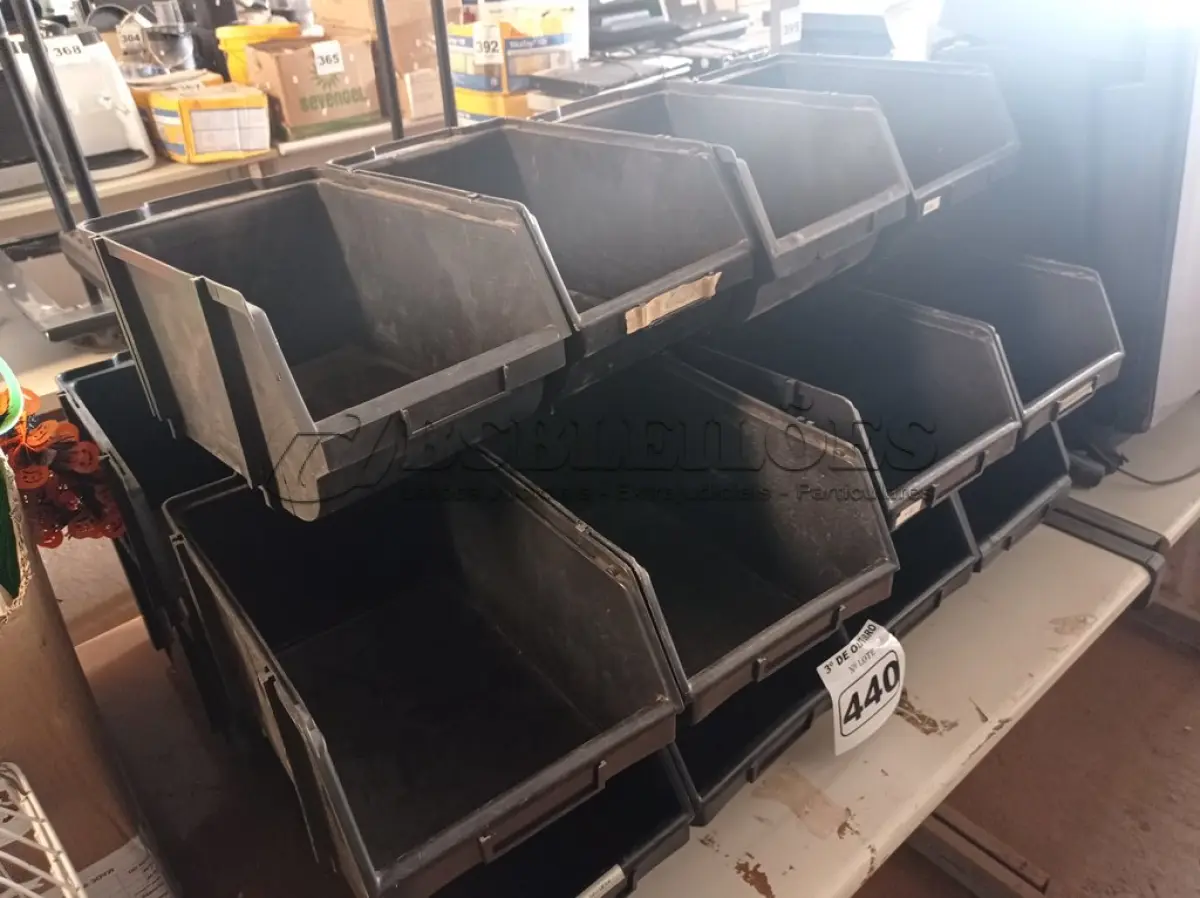 LOTE 440 - 20 CAÇAMBAS ORGANIZADORAS DE PLÁSTICO. (NO ESTADO) ATENÇÃO! FAZER A VISITAÇÃO ANTES DE ARREMATAR, NÃO SABEMOS SE FUNCIONA. LEILÃO NÃO TEM GARANTIA E NEM DEVOLUÇÃO, SUJEITO A POSSÍVEIS AVARIAS VISÍVEIS/OCULTAS E/OU AUSÊNCIA DE COMPONENTES.