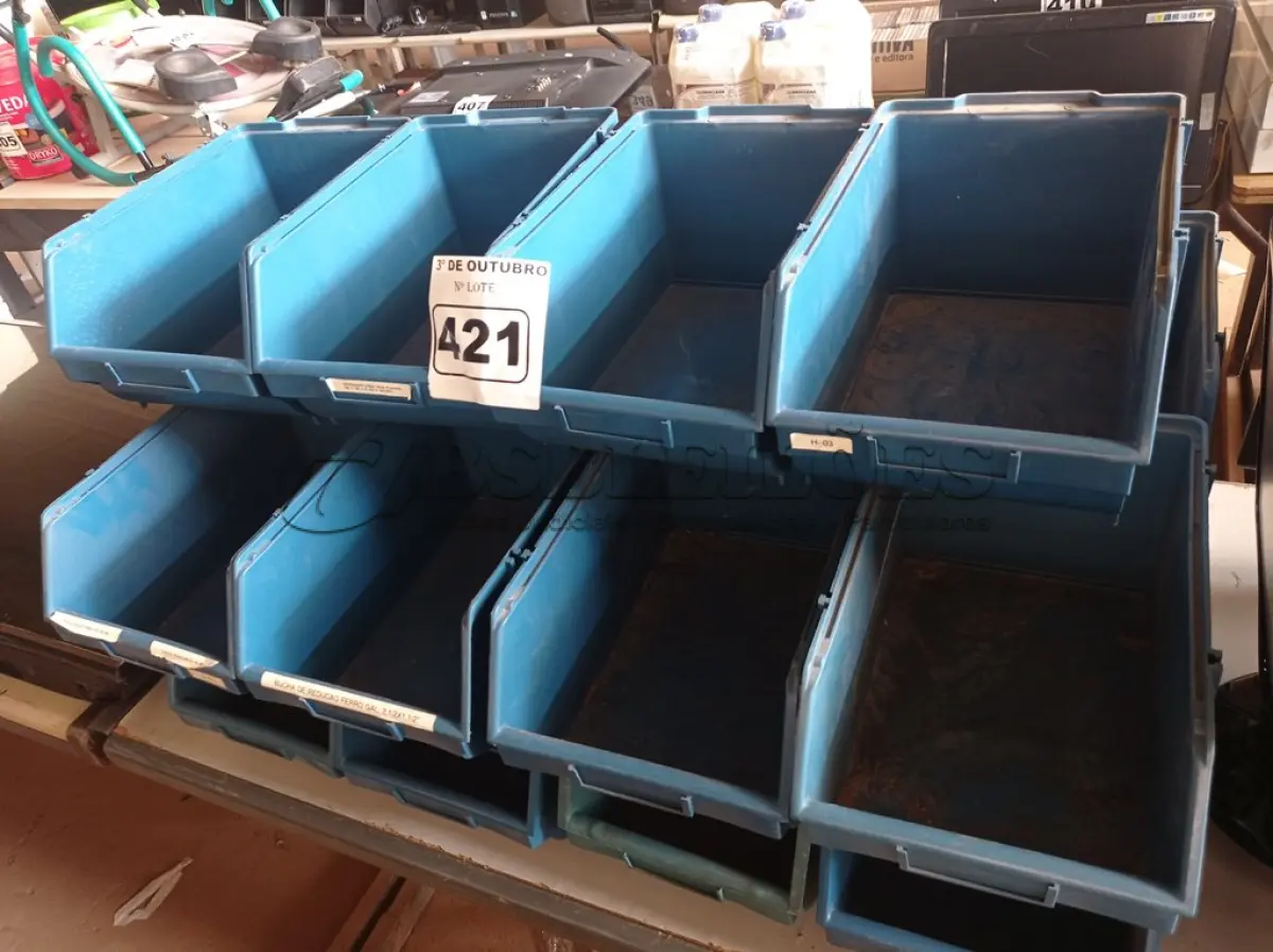 LOTE 421 - 20 CAÇAMBAS ORGANIZADORAS DE PLÁSTICO. (NO ESTADO) ATENÇÃO! FAZER A VISITAÇÃO ANTES DE ARREMATAR, NÃO SABEMOS SE FUNCIONA. LEILÃO NÃO TEM GARANTIA E NEM DEVOLUÇÃO, SUJEITO A POSSÍVEIS AVARIAS VISÍVEIS/OCULTAS E/OU AUSÊNCIA DE COMPONENTES.