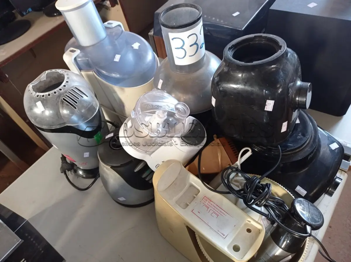 LOTE 332 - 01 LOTE COM UTENSÍLIOS DIVERSOS. (NO ESTADO) ATENÇÃO! FAZER A VISITAÇÃO ANTES DE ARREMATAR, NÃO SABEMOS SE FUNCIONA. LEILÃO NÃO TEM GARANTIA E NEM DEVOLUÇÃO, SUJEITO A POSSÍVEIS AVARIAS VISÍVEIS/OCULTAS E/OU AUSÊNCIA DE COMPONENTES.