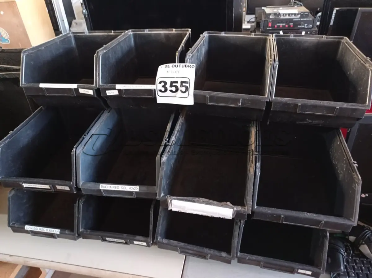 LOTE 355 - 20 CAÇAMBAS ORGANIZADORAS DE PLÁSTICO. (NO ESTADO) ATENÇÃO! FAZER A VISITAÇÃO ANTES DE ARREMATAR, NÃO SABEMOS SE FUNCIONA. LEILÃO NÃO TEM GARANTIA E NEM DEVOLUÇÃO, SUJEITO A POSSÍVEIS AVARIAS VISÍVEIS/OCULTAS E/OU AUSÊNCIA DE COMPONENTES.