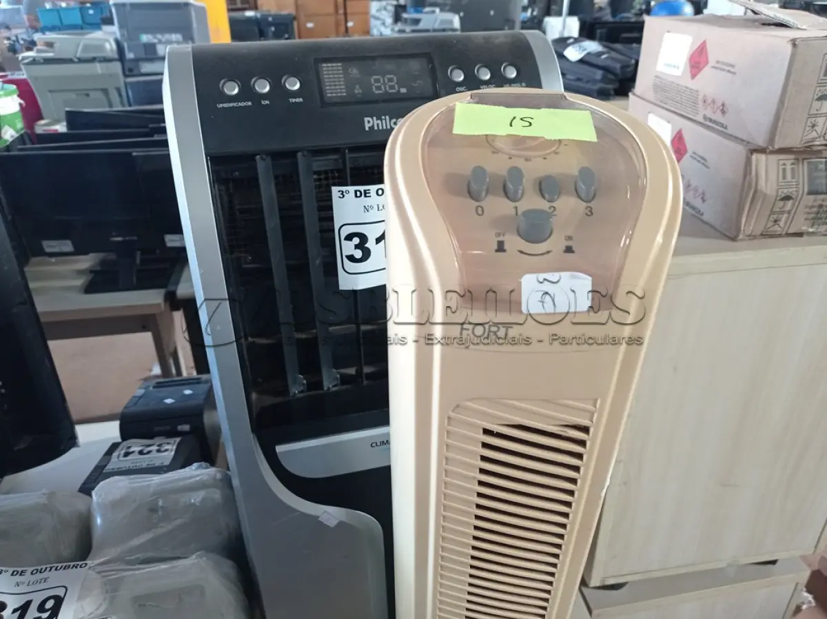 LOTE 318 - 01 VENTILADOR DE COLUNA E 01 CLIMATIZADOR PHILCO 220V. (NO ESTADO) ATENÇÃO! FAZER A VISITAÇÃO ANTES DE ARREMATAR, NÃO SABEMOS SE FUNCIONA. LEILÃO NÃO TEM GARANTIA E NEM DEVOLUÇÃO, SUJEITO A POSSÍVEIS AVARIAS VISÍVEIS/OCULTAS E/OU AUSÊNCIA DE COMPONENTES.