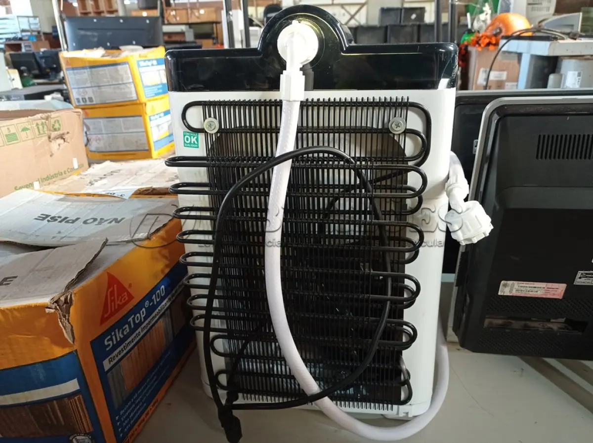 LOTE 368 - 01 PURIFICADOR DE ÁGUA 220V. (NO ESTADO) ATENÇÃO! FAZER A VISITAÇÃO ANTES DE ARREMATAR, NÃO SABEMOS SE FUNCIONA. LEILÃO NÃO TEM GARANTIA E NEM DEVOLUÇÃO, SUJEITO A POSSÍVEIS AVARIAS VISÍVEIS/OCULTAS E/OU AUSÊNCIA DE COMPONENTES.