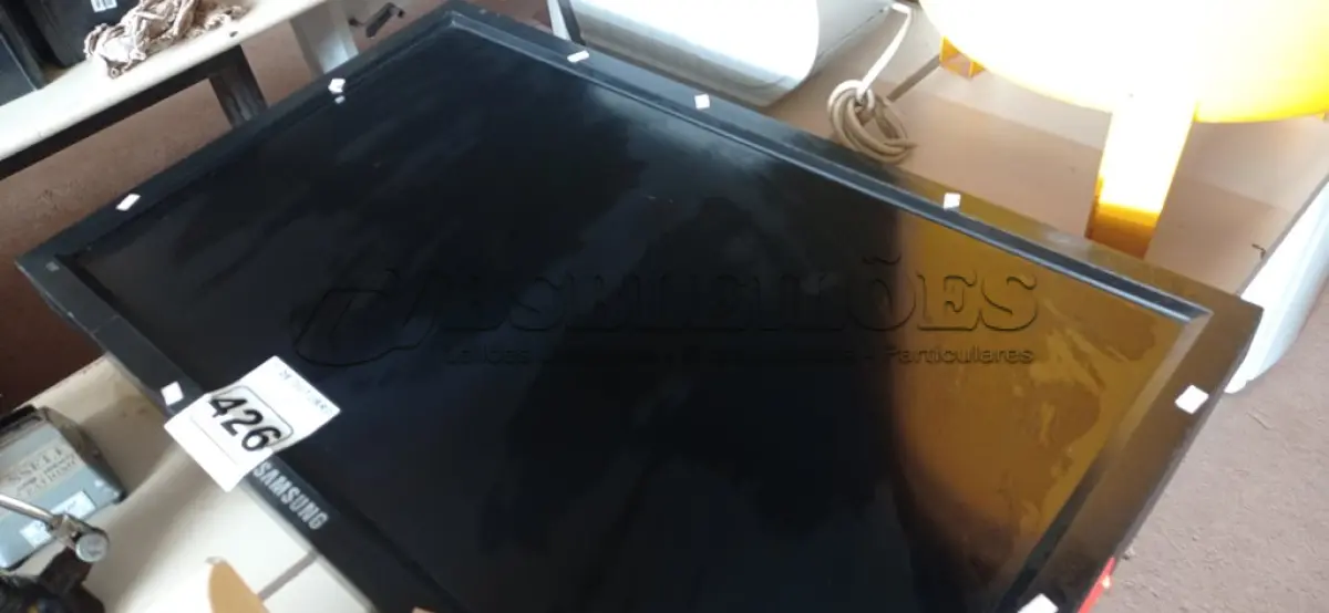 LOTE 426 - 01 MONITOR SAMSUNG 40” POL PARA RETIRADA DE PEÇAS. (NO ESTADO) ATENÇÃO! FAZER A VISITAÇÃO ANTES DE ARREMATAR, NÃO SABEMOS SE FUNCIONA. LEILÃO NÃO TEM GARANTIA E NEM DEVOLUÇÃO, SUJEITO A POSSÍVEIS AVARIAS VISÍVEIS/OCULTAS E/OU AUSÊNCIA DE COMPONENTES.