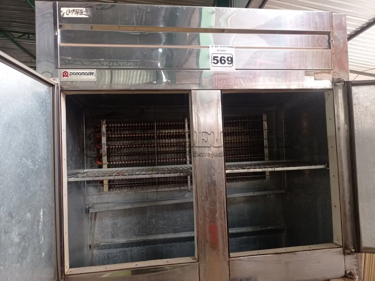 LOTE 569 - 01 GELADEIRA INDUSTRIAL EM INOX 220V. (NO ESTADO) ATENÇÃO! FAZER A VISITAÇÃO ANTES DE ARREMATAR, NÃO SABEMOS SE FUNCIONA. LEILÃO NÃO TEM GARANTIA E NEM DEVOLUÇÃO, SUJEITO A POSSÍVEIS AVARIAS VISÍVEIS/OCULTAS E/OU AUSÊNCIA DE COMPONENTES.