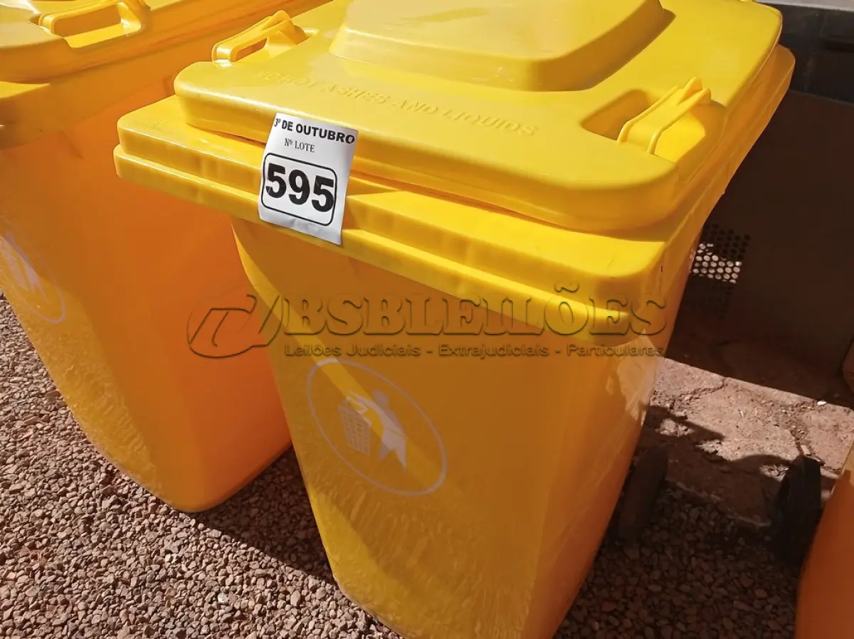 LOTE 595 - 01 CONTAINER HDPE EM-840 240L. (NO ESTADO) ATENÇÃO! FAZER A VISITAÇÃO ANTES DE ARREMATAR, NÃO SABEMOS SE FUNCIONA. LEILÃO NÃO TEM GARANTIA E NEM DEVOLUÇÃO, SUJEITO A POSSÍVEIS AVARIAS VISÍVEIS/OCULTAS E/OU AUSÊNCIA DE COMPONENTES.