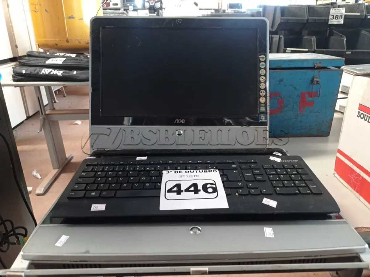 LOTE 446 - 02 COMPUTADORES ALL IN ONE MARCAS AOC. (NO ESTADO) ATENÇÃO! FAZER A VISITAÇÃO ANTES DE ARREMATAR, NÃO SABEMOS SE FUNCIONA. LEILÃO NÃO TEM GARANTIA E NEM DEVOLUÇÃO, SUJEITO A POSSÍVEIS AVARIAS VISÍVEIS/OCULTAS E/OU AUSÊNCIA DE COMPONENTES.