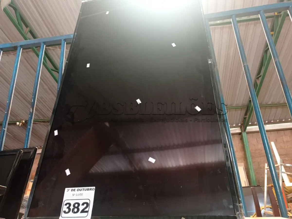 LOTE 382 - 01 TV LG 49” POL PARA RETIRADA DE PEÇAS. (NO ESTADO) ATENÇÃO! FAZER A VISITAÇÃO ANTES DE ARREMATAR, NÃO SABEMOS SE FUNCIONA. LEILÃO NÃO TEM GARANTIA E NEM DEVOLUÇÃO, SUJEITO A POSSÍVEIS AVARIAS VISÍVEIS/OCULTAS E/OU AUSÊNCIA DE COMPONENTES.