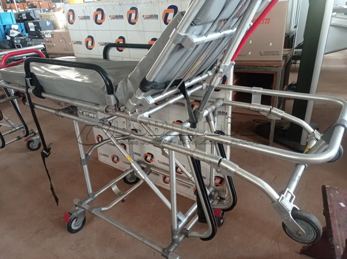LOTE 527 - 01 MACA HOSPITALAR EM ALUMÍNIO. (NO ESTADO) ATENÇÃO! FAZER A VISITAÇÃO ANTES DE ARREMATAR, NÃO SABEMOS SE FUNCIONA. LEILÃO NÃO TEM GARANTIA E NEM DEVOLUÇÃO, SUJEITO A POSSÍVEIS AVARIAS VISÍVEIS/OCULTAS E/OU AUSÊNCIA DE COMPONENTES.