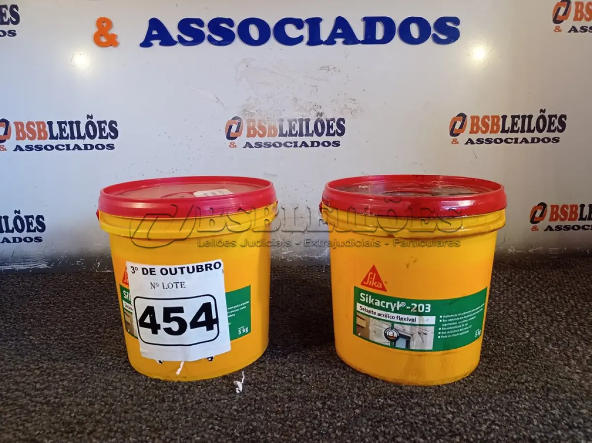 LOTE 454 - 02 GALÕES SIKACRYL-203, SELANTE ACRÍLICO FLEXÍVEL. (NO ESTADO) ATENÇÃO! FAZER A VISITAÇÃO ANTES DE ARREMATAR, NÃO SABEMOS SE FUNCIONA. LEILÃO NÃO TEM GARANTIA E NEM DEVOLUÇÃO, SUJEITO A POSSÍVEIS AVARIAS VISÍVEIS/OCULTAS E/OU AUSÊNCIA DE COMPONENTES.
