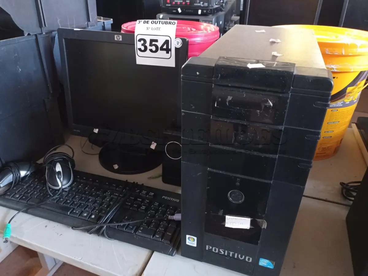 LOTE 354 - 01 CPU, 01 MONITOR, 01 TECLADO E 01 MOUSE. (NO ESTADO) ATENÇÃO! FAZER A VISITAÇÃO ANTES DE ARREMATAR, NÃO SABEMOS SE FUNCIONA. LEILÃO NÃO TEM GARANTIA E NEM DEVOLUÇÃO, SUJEITO A POSSÍVEIS AVARIAS VISÍVEIS/OCULTAS E/OU AUSÊNCIA DE COMPONENTES.
