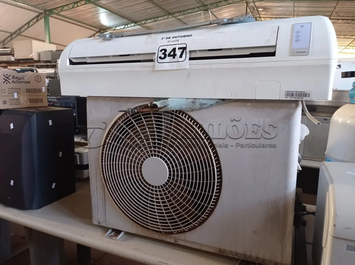 LOTE 347 - 01 AR-CONDICIONADO MARCA SAMSUNG 9.000BTU. (NO ESTADO) ATENÇÃO! FAZER A VISITAÇÃO ANTES DE ARREMATAR, NÃO SABEMOS SE FUNCIONA. LEILÃO NÃO TEM GARANTIA E NEM DEVOLUÇÃO, SUJEITO A POSSÍVEIS AVARIAS VISÍVEIS/OCULTAS E/OU AUSÊNCIA DE COMPONENTES.