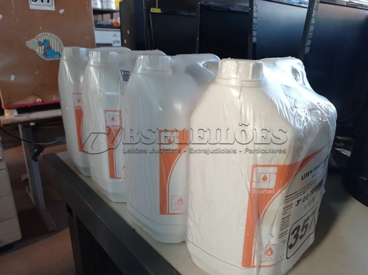 LOTE 357 - 20 LITROS DE SABONETE DE ESPUMA ANTISSÉPTICO. (NO ESTADO) ATENÇÃO! FAZER A VISITAÇÃO ANTES DE ARREMATAR, NÃO SABEMOS SE FUNCIONA. LEILÃO NÃO TEM GARANTIA E NEM DEVOLUÇÃO, SUJEITO A POSSÍVEIS AVARIAS VISÍVEIS/OCULTAS E/OU AUSÊNCIA DE COMPONENTES.