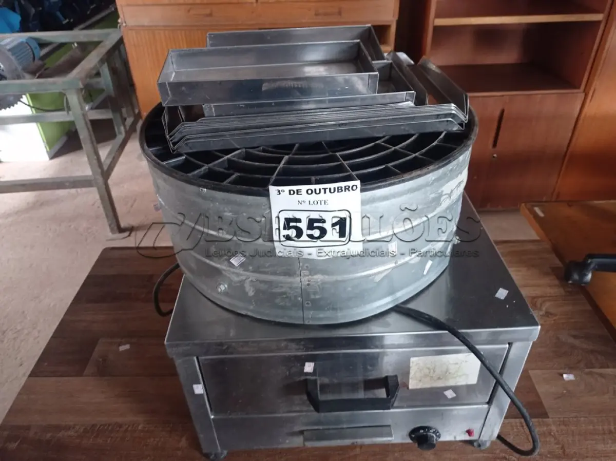 LOTE 551 - 01 AQUECEDOR DE PÃES, 01 EXAUSTOR E VÁRIAS BANDEJAS EM INOX. (NO ESTADO) ATENÇÃO! FAZER A VISITAÇÃO ANTES DE ARREMATAR, NÃO SABEMOS SE FUNCIONA. LEILÃO NÃO TEM GARANTIA E NEM DEVOLUÇÃO, SUJEITO A POSSÍVEIS AVARIAS VISÍVEIS/OCULTAS E/OU AUSÊNCIA DE COMPONENTES.