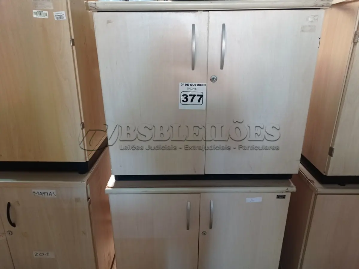 LOTE 377 - 02 ARMÁRIOS BAIXOS EM MADEIRA COM 02 PORTAS. (NO ESTADO) ATENÇÃO! FAZER A VISITAÇÃO ANTES DE ARREMATAR, NÃO SABEMOS SE FUNCIONA. LEILÃO NÃO TEM GARANTIA E NEM DEVOLUÇÃO, SUJEITO A POSSÍVEIS AVARIAS VISÍVEIS/OCULTAS E/OU AUSÊNCIA DE COMPONENTES.