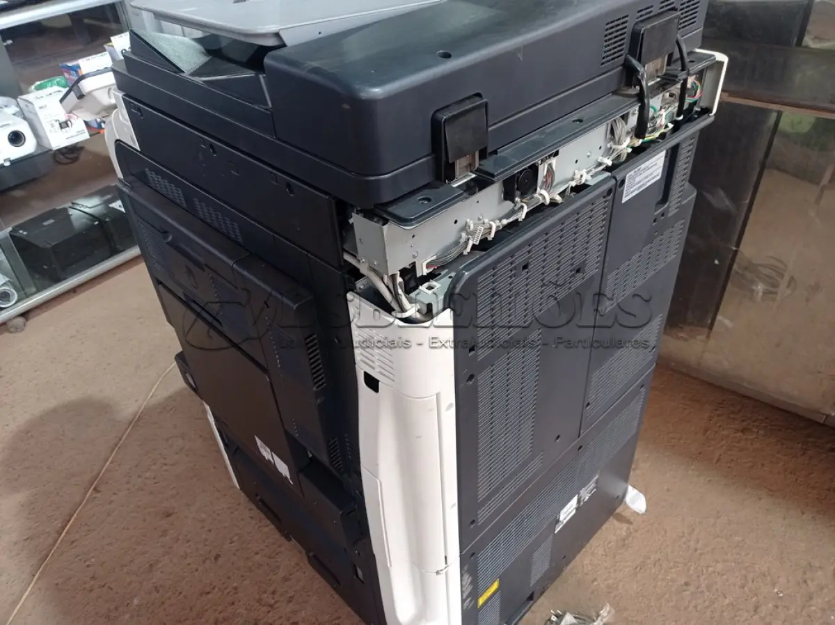 LOTE 570 - 01 IMPRESSORA MULTIFUNCIONAL KONICA MINOLTA BIZHUB C552DS. (NO ESTADO) ATENÇÃO! FAZER A VISITAÇÃO ANTES DE ARREMATAR, NÃO SABEMOS SE FUNCIONA. LEILÃO NÃO TEM GARANTIA E NEM DEVOLUÇÃO, SUJEITO A POSSÍVEIS AVARIAS VISÍVEIS/OCULTAS E/OU AUSÊNCIA DE COMPONENTES.
