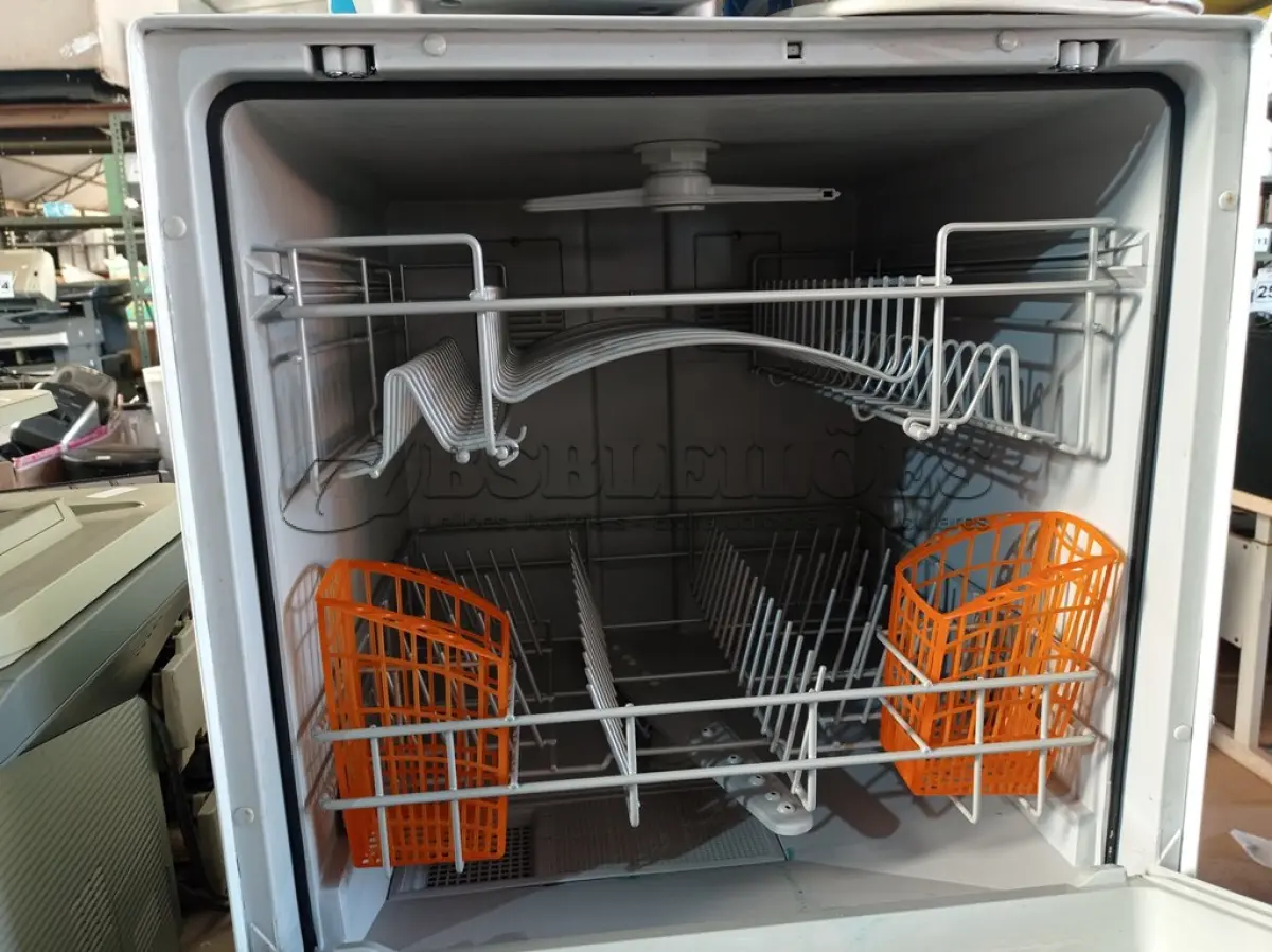 LOTE 313 - 01 LAVA LOUÇAS MARCA BRASTEMP. (NO ESTADO) ATENÇÃO! FAZER A VISITAÇÃO ANTES DE ARREMATAR, NÃO SABEMOS SE FUNCIONA. LEILÃO NÃO TEM GARANTIA E NEM DEVOLUÇÃO, SUJEITO A POSSÍVEIS AVARIAS VISÍVEIS/OCULTAS E/OU AUSÊNCIA DE COMPONENTES.