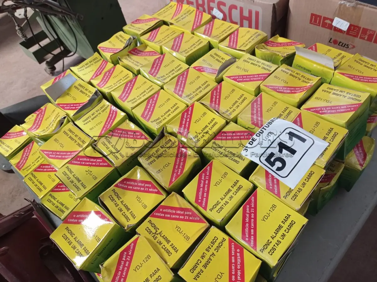 LOTE 511 - 01 LOTE COM GRANDE QUANTIDADE DE SIRENES DE RÉ PARA CAMINHÃO. (NO ESTADO) ATENÇÃO! FAZER A VISITAÇÃO ANTES DE ARREMATAR, NÃO SABEMOS SE FUNCIONA. LEILÃO NÃO TEM GARANTIA E NEM DEVOLUÇÃO, SUJEITO A POSSÍVEIS AVARIAS VISÍVEIS/OCULTAS E/OU AUSÊNCIA DE COMPONENTES.