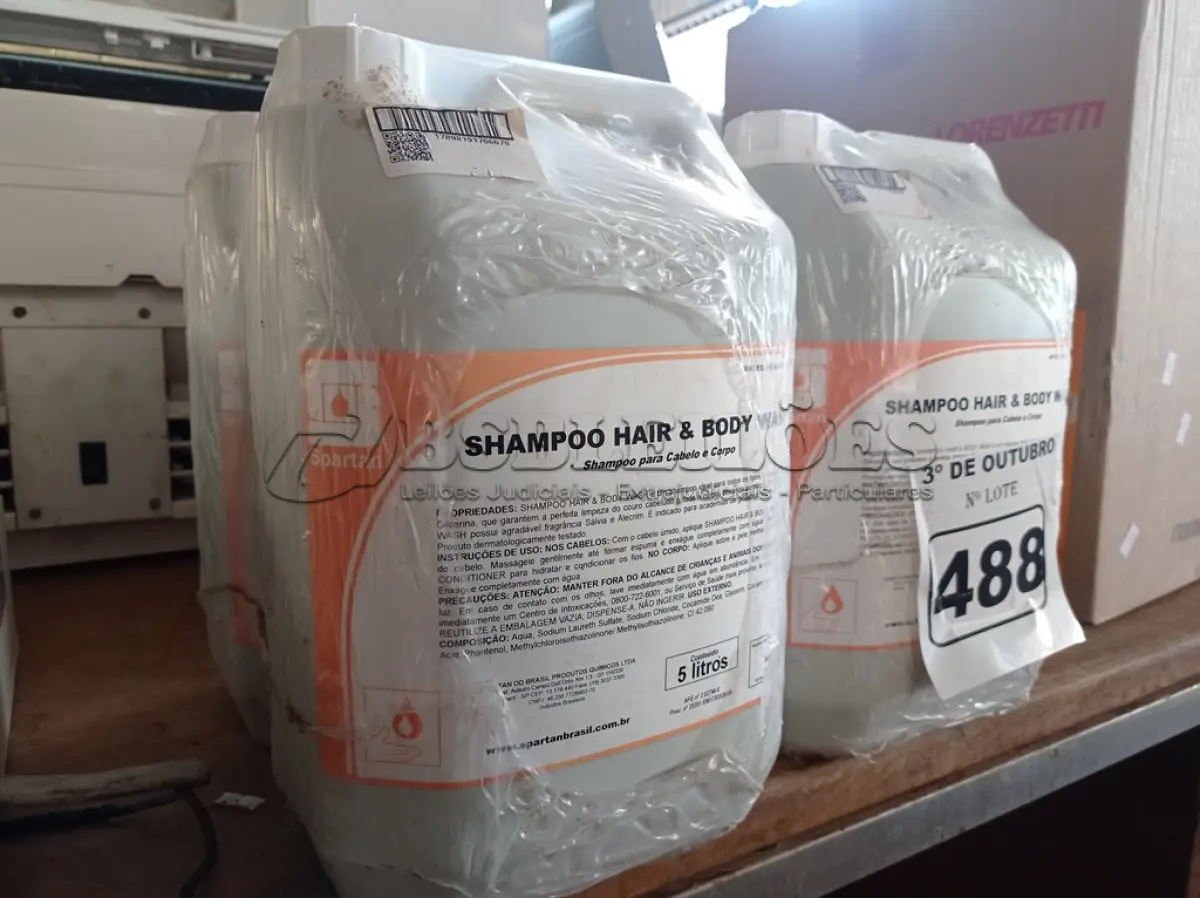 LOTE 488 - 20 LITROS DE SHAMPOO PARA CABELO E CORPO. (NO ESTADO) ATENÇÃO! FAZER A VISITAÇÃO ANTES DE ARREMATAR, NÃO SABEMOS SE FUNCIONA. LEILÃO NÃO TEM GARANTIA E NEM DEVOLUÇÃO, SUJEITO A POSSÍVEIS AVARIAS VISÍVEIS/OCULTAS E/OU AUSÊNCIA DE COMPONENTES.