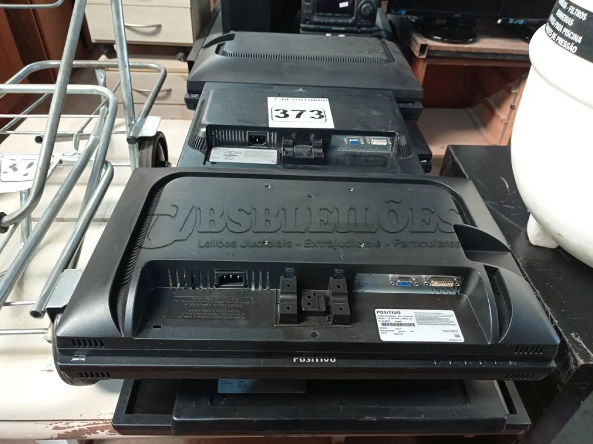 LOTE 373 - 10 MONITORES MARCAS E MODELOS DIVERSOS PARA RETIRADA DE PEÇAS. (NO ESTADO) ATENÇÃO! FAZER A VISITAÇÃO ANTES DE ARREMATAR, NÃO SABEMOS SE FUNCIONA. LEILÃO NÃO TEM GARANTIA E NEM DEVOLUÇÃO, SUJEITO A POSSÍVEIS AVARIAS VISÍVEIS/OCULTAS E/OU AUSÊNCIA DE COMPONENTES.