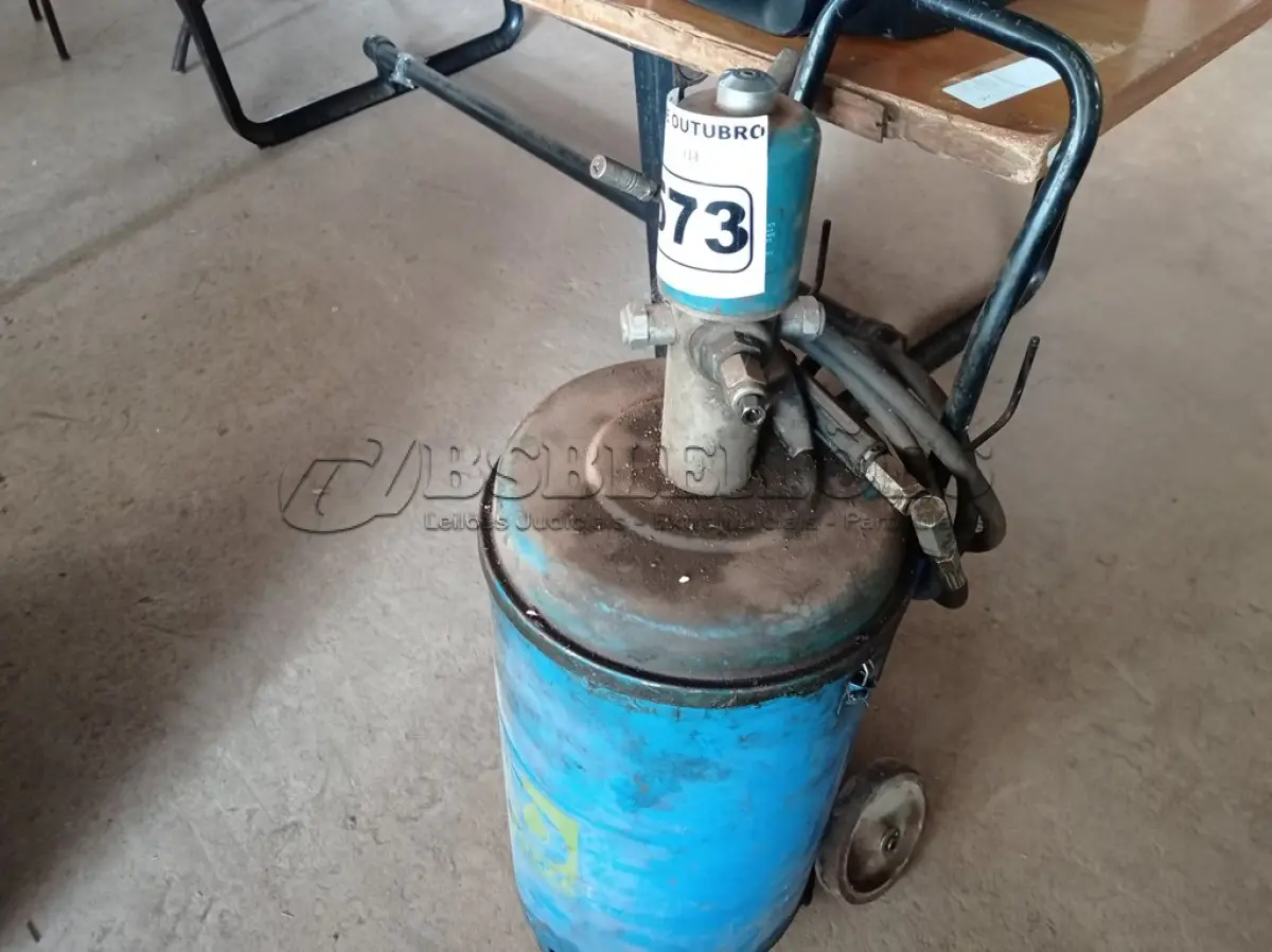 LOTE 573 - 01 GRAXEIRA PNEUMÁTICA. (NO ESTADO) ATENÇÃO! FAZER A VISITAÇÃO ANTES DE ARREMATAR, NÃO SABEMOS SE FUNCIONA. LEILÃO NÃO TEM GARANTIA E NEM DEVOLUÇÃO, SUJEITO A POSSÍVEIS AVARIAS VISÍVEIS/OCULTAS E/OU AUSÊNCIA DE COMPONENTES.