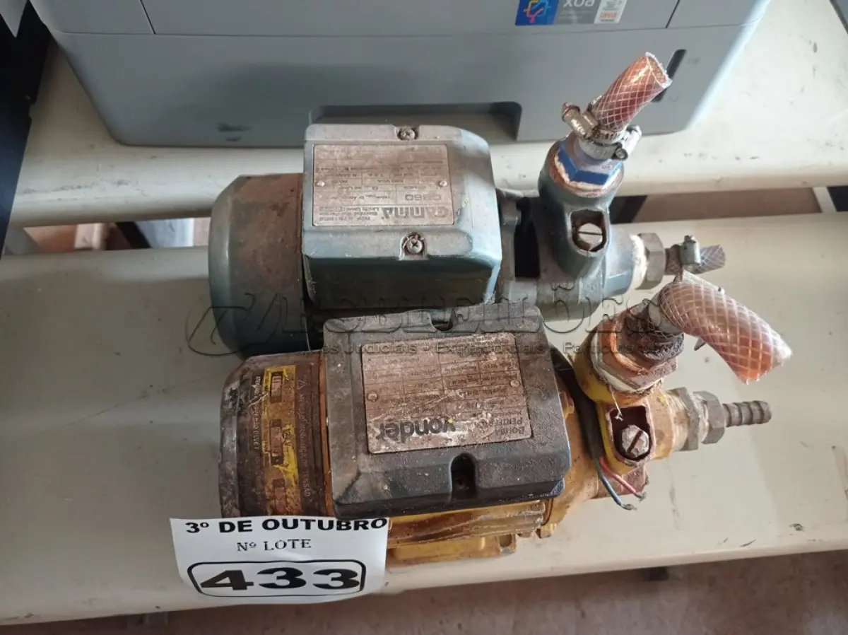 LOTE 433 - 01 BOMBAS D’AGUA MARCAS E MODELOS DIVERSOS. (NO ESTADO) ATENÇÃO! FAZER A VISITAÇÃO ANTES DE ARREMATAR, NÃO SABEMOS SE FUNCIONA. LEILÃO NÃO TEM GARANTIA E NEM DEVOLUÇÃO, SUJEITO A POSSÍVEIS AVARIAS VISÍVEIS/OCULTAS E/OU AUSÊNCIA DE COMPONENTES.