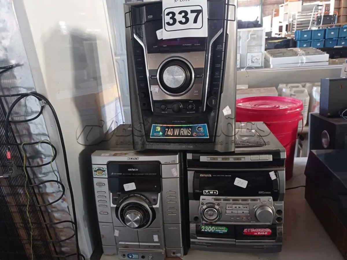LOTE 337 - 03 APARELHOS DE SOM MARCAS E MODELOS DIVERSOS. (NO ESTADO) ATENÇÃO! FAZER A VISITAÇÃO ANTES DE ARREMATAR, NÃO SABEMOS SE FUNCIONA. LEILÃO NÃO TEM GARANTIA E NEM DEVOLUÇÃO, SUJEITO A POSSÍVEIS AVARIAS VISÍVEIS/OCULTAS E/OU AUSÊNCIA DE COMPONENTES.