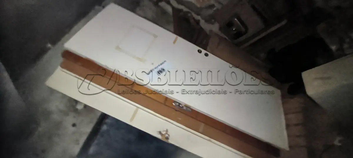 LOTE 189 - 01 LOTE COM PORTAS EM MADEIRAS (NO ESTADO, NÃO SABEMOS SE FUNCIONA. LEILÃO NÃO TEM GARANTIA E NEM DEVOLUÇÃO).