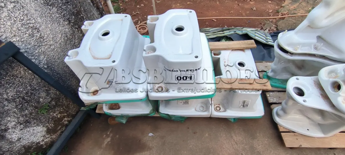 LOTE 001 - 01 LOTE COM 05 TANQUES PARA LAVANDERIA CELITE BRANCO (NO ESTADO, NÃO SABEMOS SE FUNCIONA. LEILÃO NÃO TEM GARANTIA E NEM DEVOLUÇÃO).