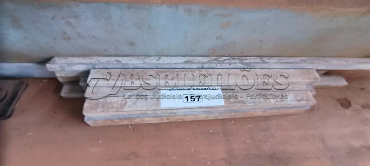 LOTE 157 - 01 LOTE COM RÉGUAS EM ALUMÍNIO (NO ESTADO, NÃO SABEMOS SE FUNCIONA. LEILÃO NÃO TEM GARANTIA E NEM DEVOLUÇÃO).