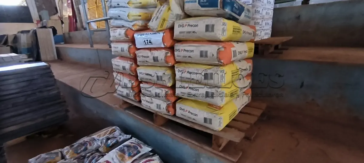 LOTE 174 - 01 LOTE COM ARGAMASSAS (NO ESTADO, NÃO SABEMOS SE FUNCIONA. LEILÃO NÃO TEM GARANTIA E NEM DEVOLUÇÃO).