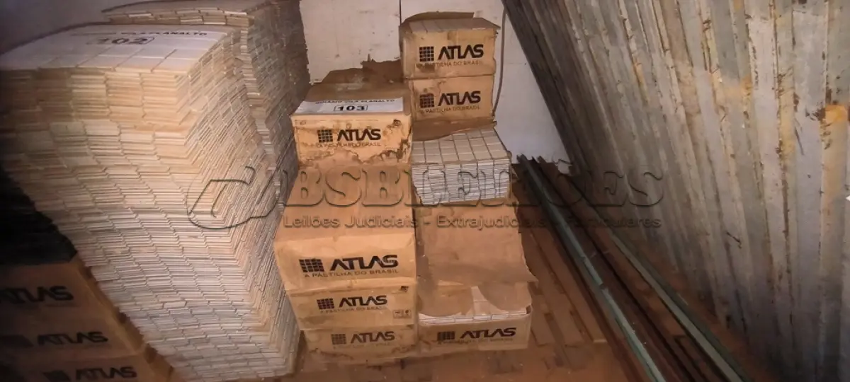 LOTE 103 - 19 CAIXAS DE PASTILHA NA COR BRANCA (NO ESTADO, NÃO SABEMOS SE FUNCIONA. LEILÃO NÃO TEM GARANTIA E NEM DEVOLUÇÃO).