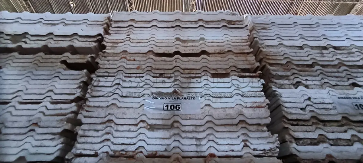 LOTE 106 - 01 LOTE COM ISOPOR PARA TELHAS (NO ESTADO, NÃO SABEMOS SE FUNCIONA. LEILÃO NÃO TEM GARANTIA E NEM DEVOLUÇÃO).