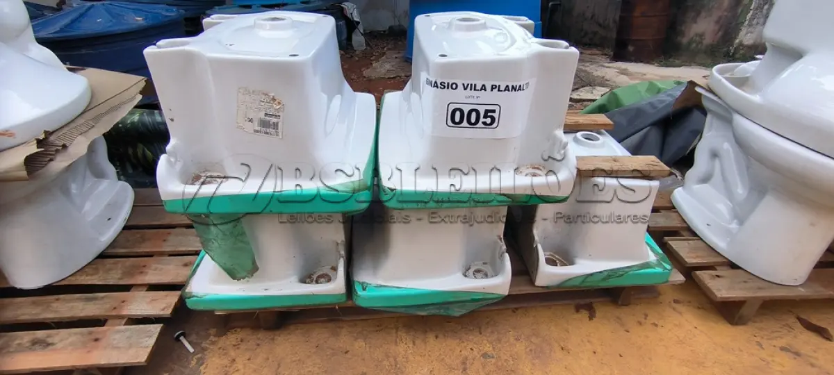 LOTE 005 - 01 LOTE COM 05 TANQUES PARA LAVANDERIA CELITE BRANCO (NO ESTADO, NÃO SABEMOS SE FUNCIONA. LEILÃO NÃO TEM GARANTIA E NEM DEVOLUÇÃO).