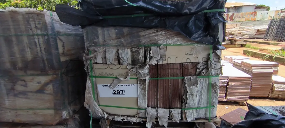 LOTE 297 - 01 PALETE COM REVESTIMENTO PORTOBELLO BASICA (NO ESTADO, NÃO SABEMOS SE FUNCIONA. LEILÃO NÃO TEM GARANTIA E NEM DEVOLUÇÃO).