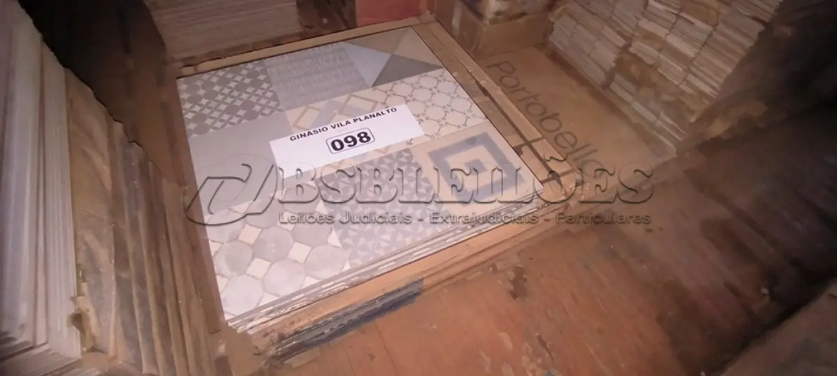 LOTE 098 - 01 LOTE COM PISOS DIVERSOS (NO ESTADO, NÃO SABEMOS SE FUNCIONA. LEILÃO NÃO TEM GARANTIA E NEM DEVOLUÇÃO).