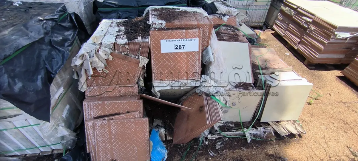 LOTE 287 - 01 LOTE COM REVESTIMENTO BÁSICA (NO ESTADO, NÃO SABEMOS SE FUNCIONA. LEILÃO NÃO TEM GARANTIA E NEM DEVOLUÇÃO).