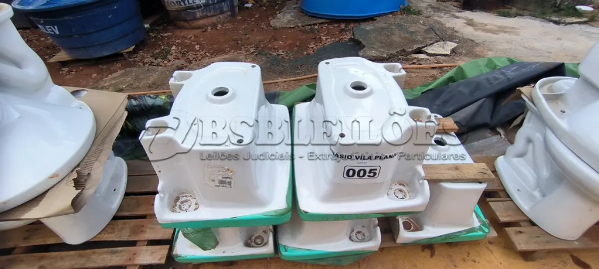 LOTE 005 - 01 LOTE COM 05 TANQUES PARA LAVANDERIA CELITE BRANCO (NO ESTADO, NÃO SABEMOS SE FUNCIONA. LEILÃO NÃO TEM GARANTIA E NEM DEVOLUÇÃO).