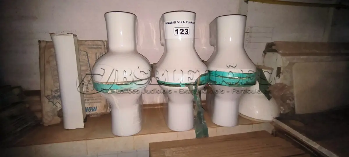LOTE 123 - 07 VASOS SANITÁRIOS (NOVO) (NO ESTADO, NÃO SABEMOS SE FUNCIONA. LEILÃO NÃO TEM GARANTIA E NEM DEVOLUÇÃO).