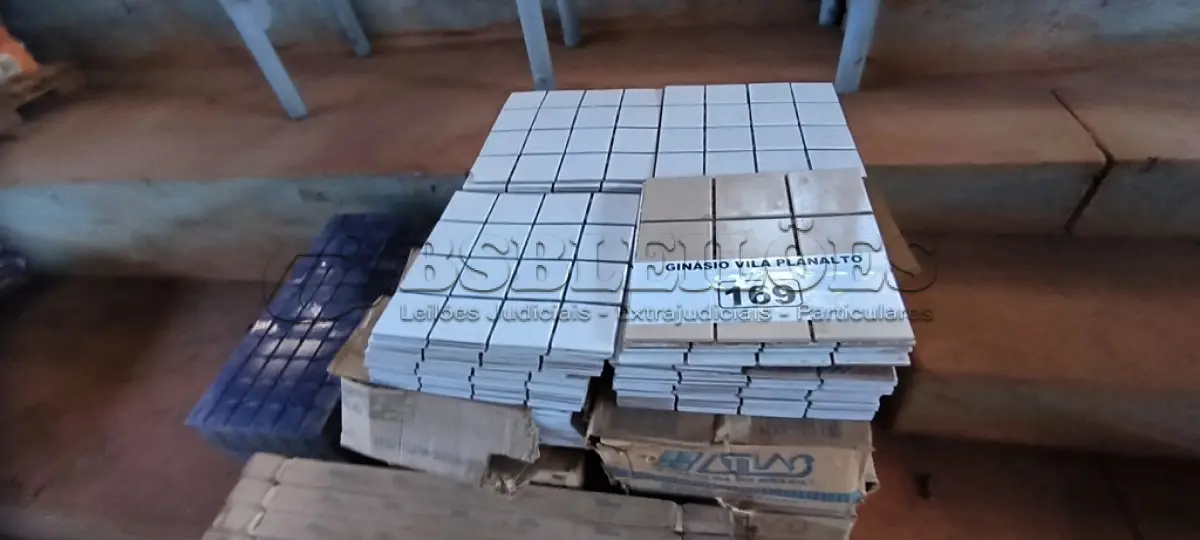 LOTE 169 - 01 LOTE COM PASTILHAS NA COR BRANCA E AZUL (NO ESTADO, NÃO SABEMOS SE FUNCIONA. LEILÃO NÃO TEM GARANTIA E NEM DEVOLUÇÃO).