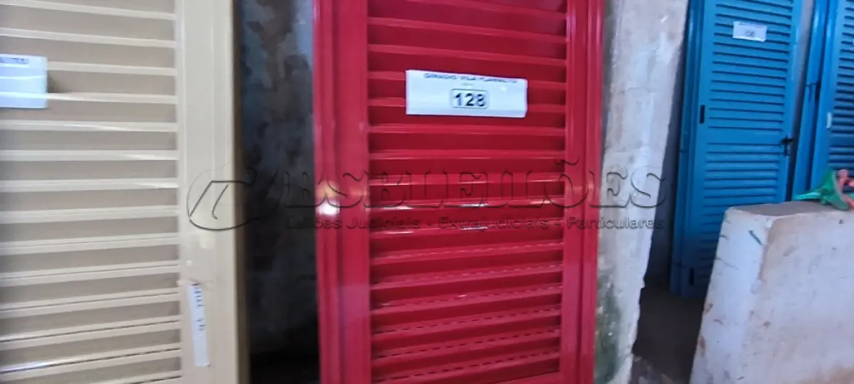 LOTE 128 - 03 PORTAS EM ALUMÍNIO 60X2.45 NA COR VERMELHA (NO ESTADO, NÃO SABEMOS SE FUNCIONA. LEILÃO NÃO TEM GARANTIA E NEM DEVOLUÇÃO).