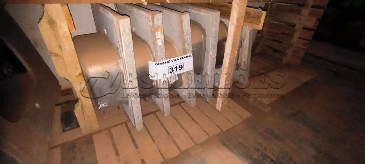 LOTE 319 - 06 PIAS EM GRANITOS (NO ESTADO, NÃO SABEMOS SE FUNCIONA. LEILÃO NÃO TEM GARANTIA E NEM DEVOLUÇÃO).