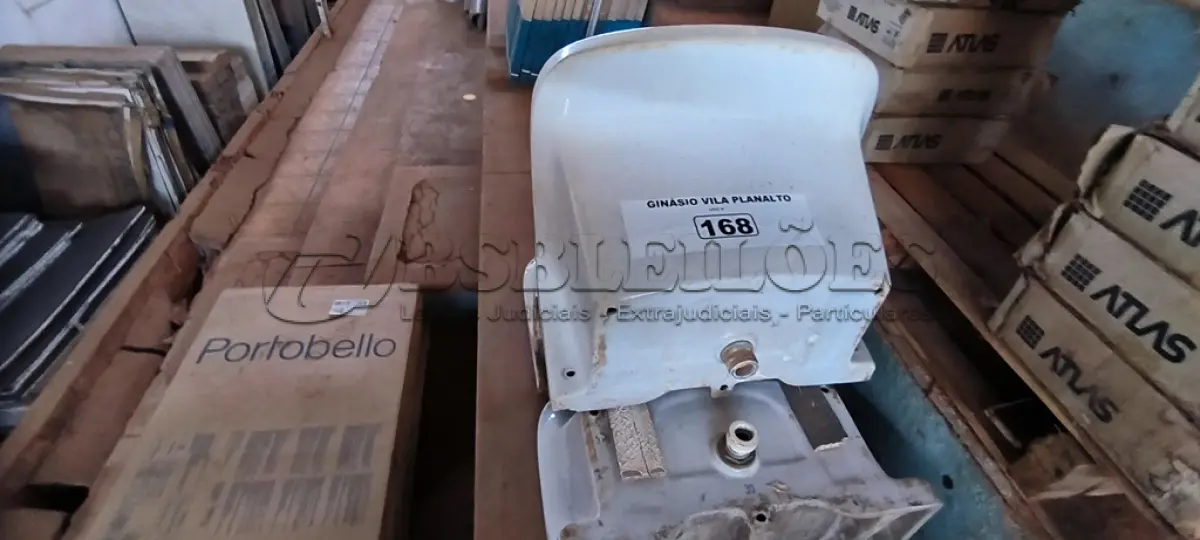 LOTE 168 - 03 TANQUES CELITE BRANCO (NO ESTADO, NÃO SABEMOS SE FUNCIONA. LEILÃO NÃO TEM GARANTIA E NEM DEVOLUÇÃO).