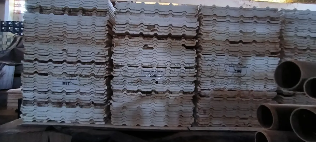 LOTE 105 - 01 LOTE COM ISOPOR PARA TELHAS (NO ESTADO, NÃO SABEMOS SE FUNCIONA. LEILÃO NÃO TEM GARANTIA E NEM DEVOLUÇÃO).